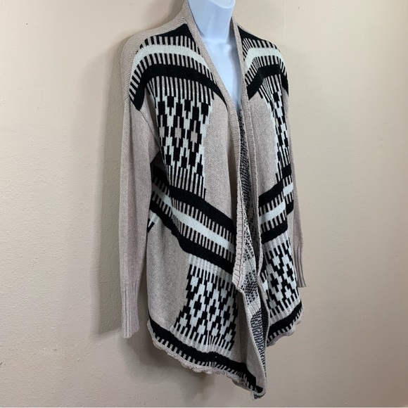 Medium American Eagle Wool Blend Shrug Sweater Open Front Geometric Tribal Print - Picture 5 of 8